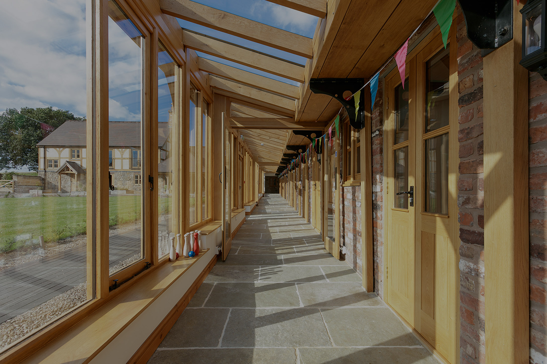 oakandhome Oak and Home - Slider